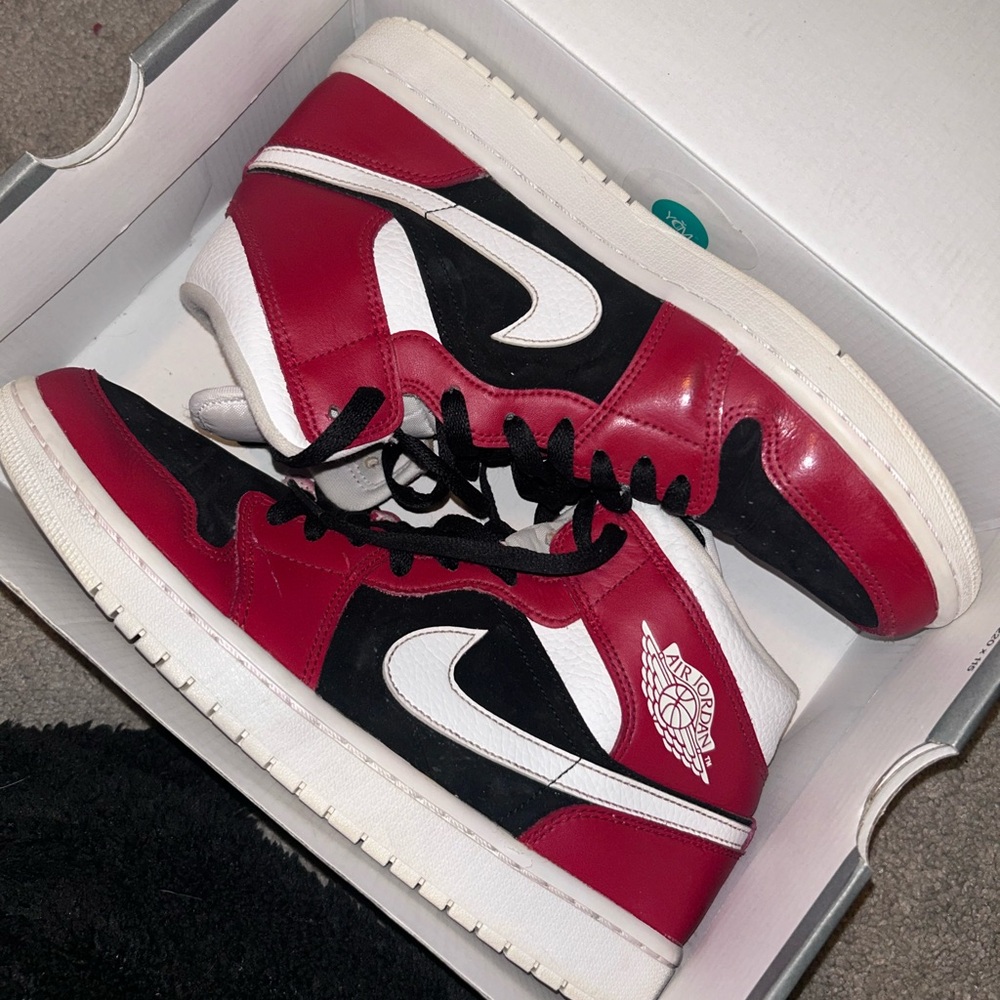 Air Jordan 1 mid ‘gym black red’